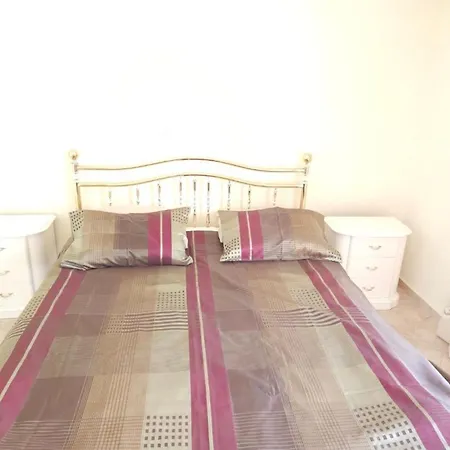 Garbo Appartments דירה